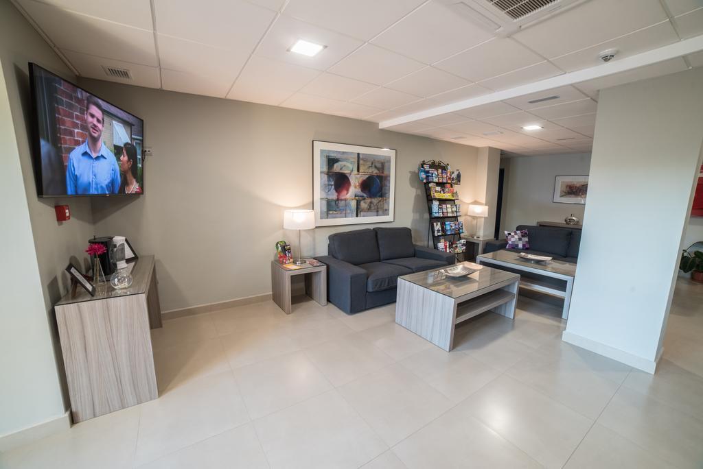 Hotel Miguel Sanchez Alhaurin de la Torre Luaran gambar